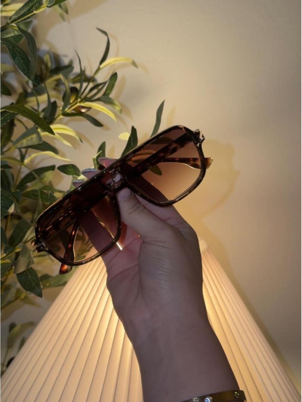 brown tortoiseshell aviator sunglasses